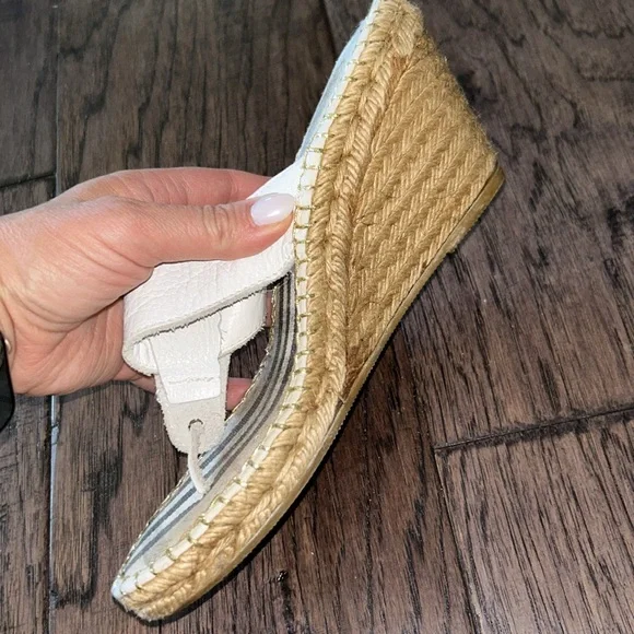 Adorable Wedge Thong Burberry Leather Shoes Sz 39 - Picture 5 of 6